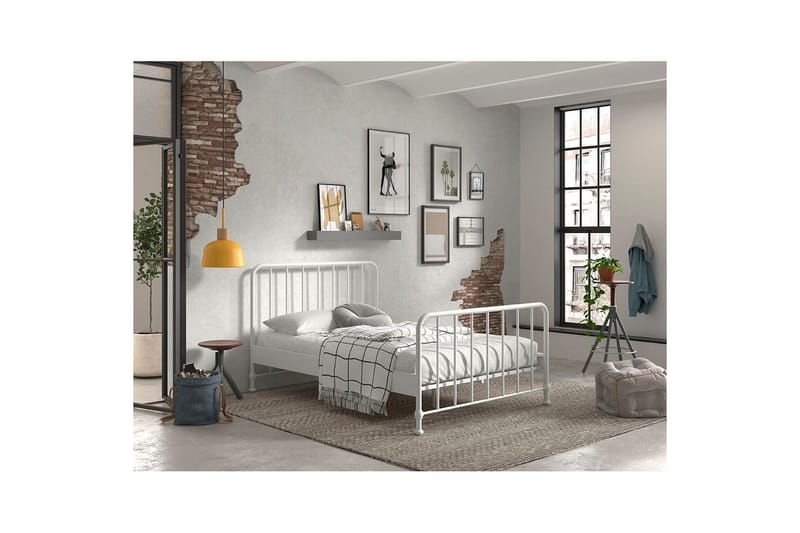 Säng Bronxx Vit, 140 x 200 cm - Vit, 140 x 200 cm - Barn & bebis - Barnmöbler - Barnsäng & juniorsäng