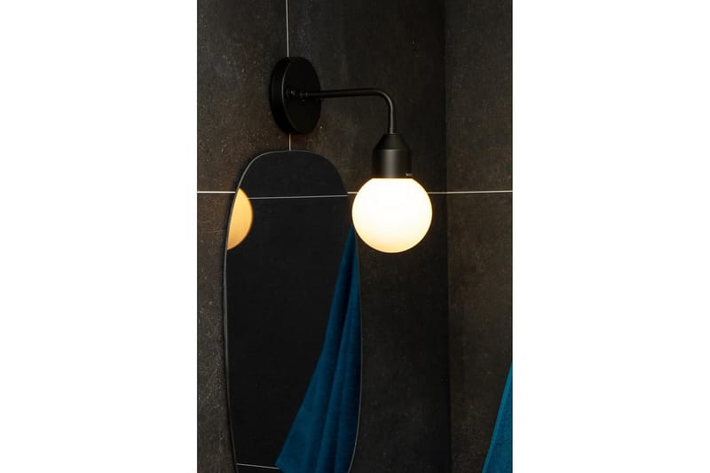 FLORENS Vägglampa Svart/Opalvit - Aneta Lighting - Badrumsbelysning - Badrumslampa vägg