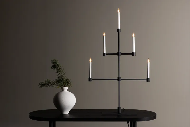 Avoriaz Adventsljusstake 92 cm - Svart - Belysning - Inomhusbelysning & lampor - Fönsterlampor & fönsterbelysning - Fönsterlampa på fot
