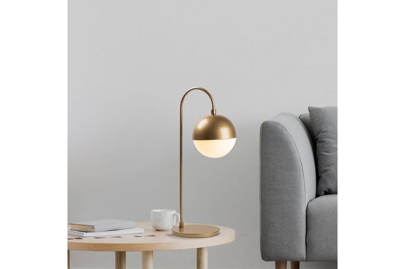 Bordslampa Soona Gold - Guld - Belysning - Inomhusbelysning & lampor - Fönsterlampor & fönsterbelysning - Fönsterlampa på fot