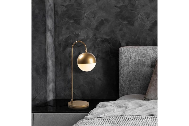 Bordslampa Soona Gold - Guld - Belysning - Inomhusbelysning & lampor - Fönsterlampor & fönsterbelysning - Fönsterlampa på fot