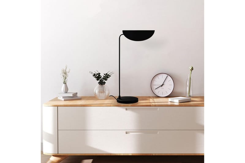 Bordslampa Sosri Svart - Svart - Belysning - Inomhusbelysning & lampor - Fönsterlampor & fönsterbelysning - Fönsterlampa på fot