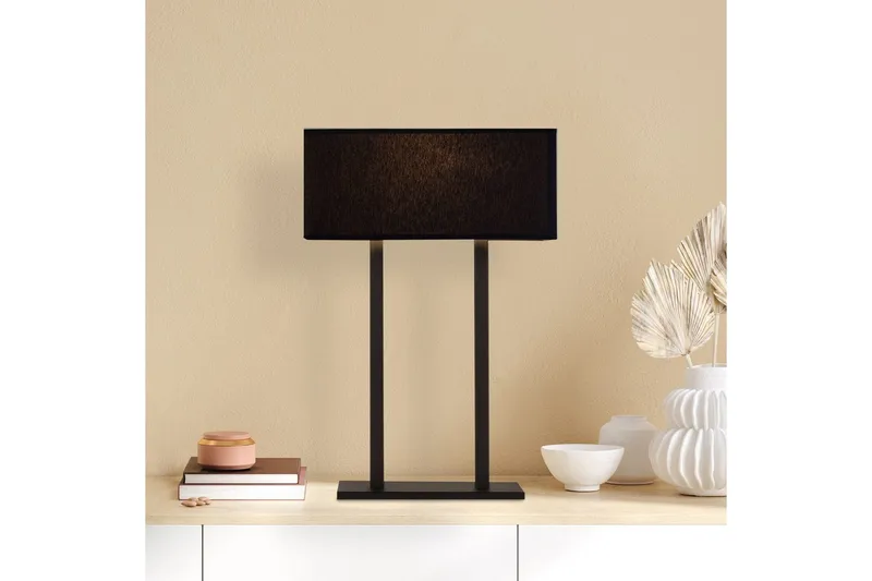 Bordslampa Ulira Svart - Svart - Belysning - Inomhusbelysning & lampor - Fönsterlampor & fönsterbelysning - Fönsterlampa på fot