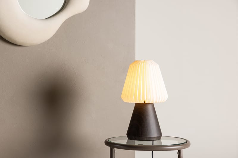 FJÄLLEN Bordslampa 33 cm Brun - VIND - Sängbordslampa - Fönsterlampa på fot - Sovrumslampa - Bordslampor & bordsbelysning