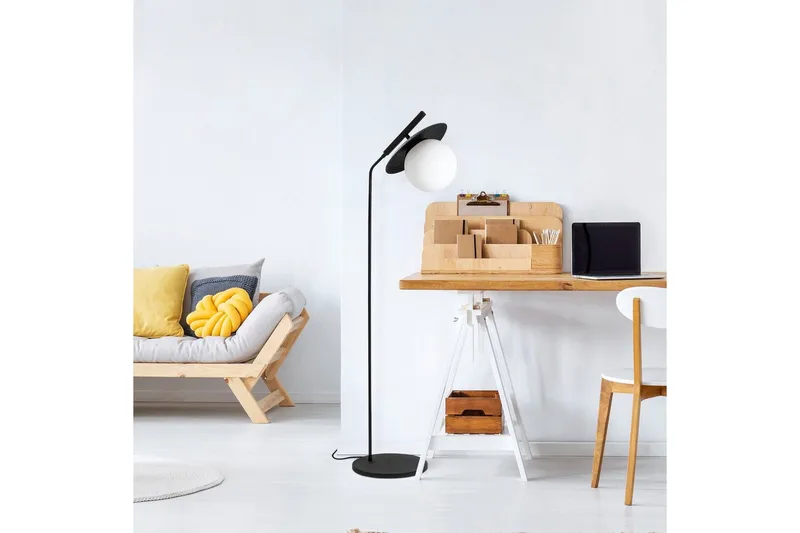 Golvlampa Cartin Svart - Svart - Belysning - Inomhusbelysning & lampor - Golvlampor & golvbelysning