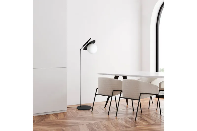 Golvlampa Cartin Svart - Svart - Belysning - Inomhusbelysning & lampor - Golvlampor & golvbelysning