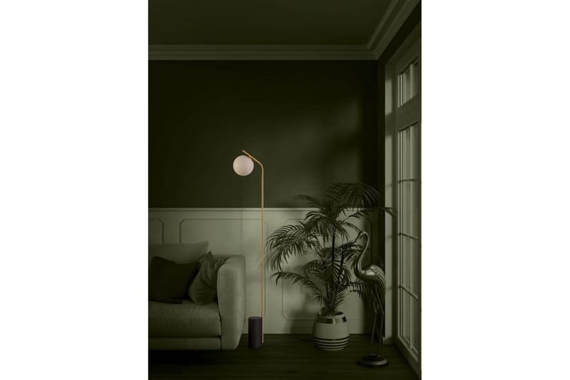 Golvlampa Eglo Betulia Svart/Mässing Opalvit - Belysning - Inomhusbelysning & lampor - Golvlampor & golvbelysning