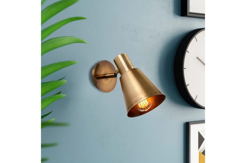 Vägglampa Gullis Triangular Antik - Guld - Belysning - Inomhusbelysning & lampor - Sänglampa - Sänglampa vägg