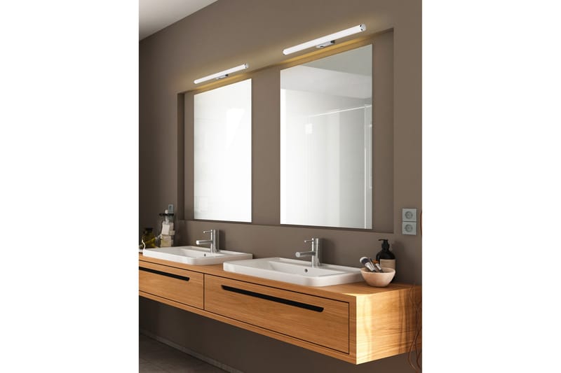 Mattimo H2O LED Vägglampa 60cm krom - Krom - Belysning - Inomhusbelysning & lampor - Möbelbelysning & integrerad belysning - Spegelbelysning