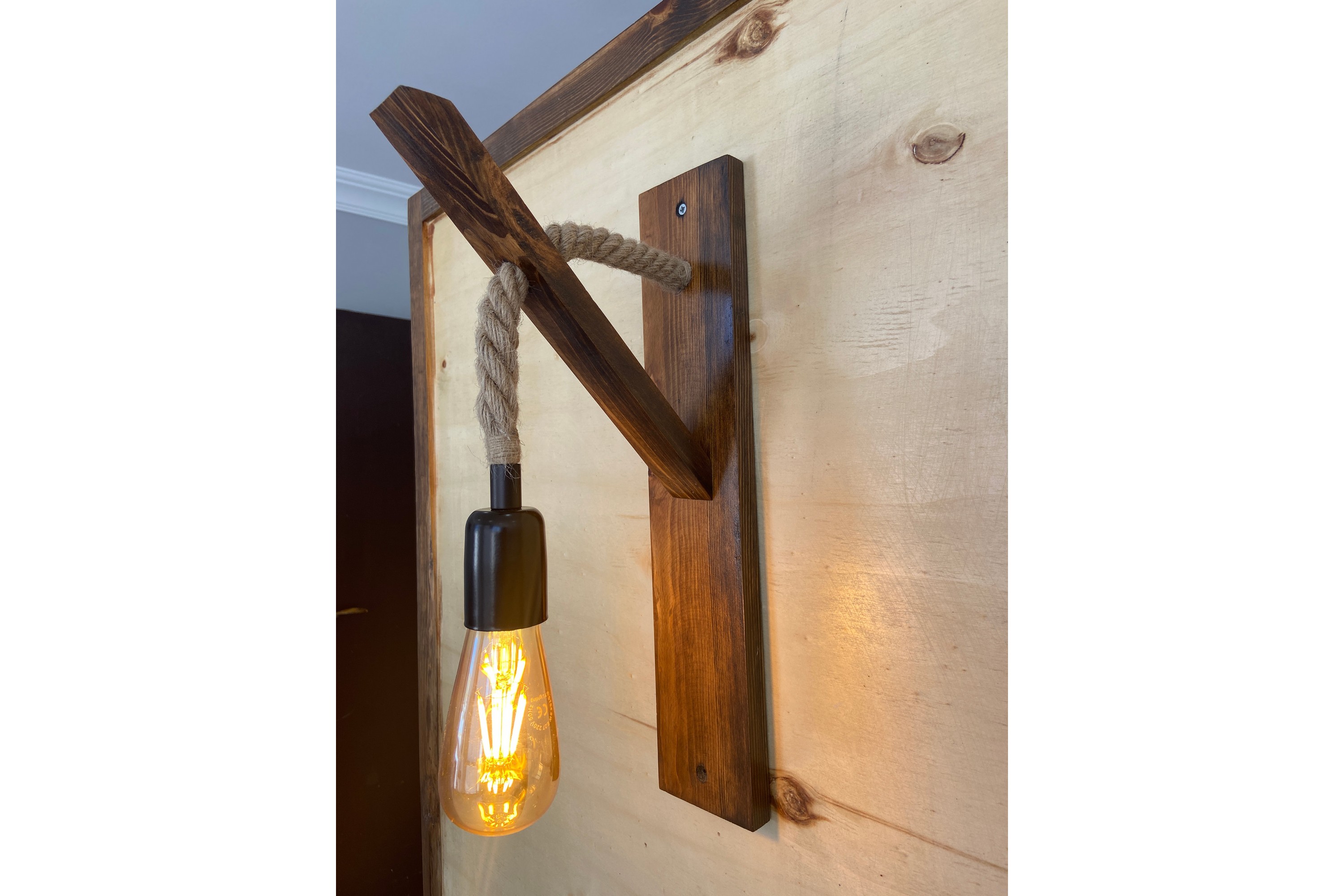 ZIVOTE Vägglampa Valnöt -