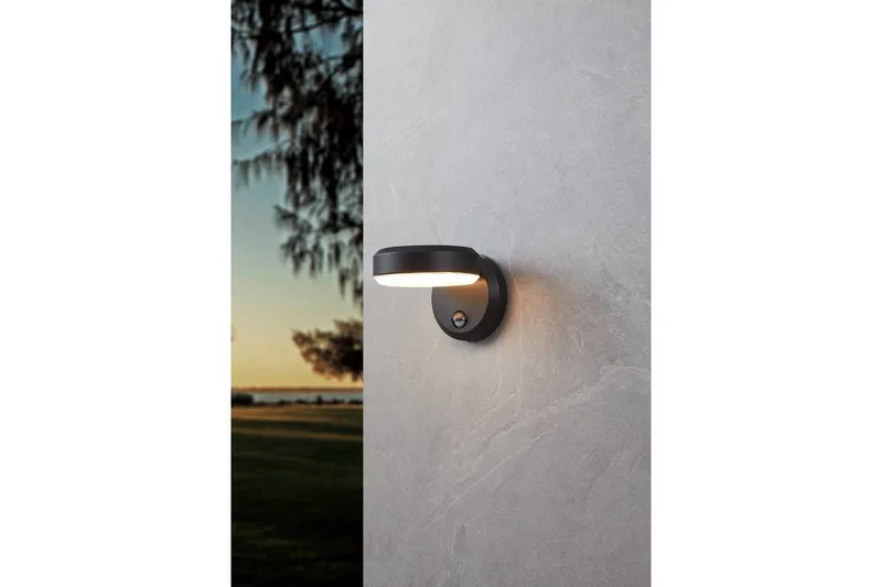 Vägglampa Utebelysning Eglo Fornaci med Sensor - Vit/Svart - Belysning - Ljuskällor & glödlampor - LED belysning - LED-downlight