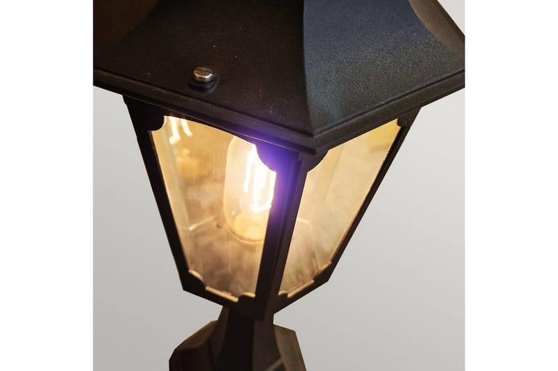 Sockellampa Elstead Lighting Chapel - Belysning - Utomhusbelysning - Stolplyktor & grindlyktor