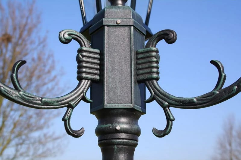 Trädgårdslampa 3 armar 230 cm mörkgrön/svart aluminium - Grön - Belysning - Utomhusbelysning - Stolplyktor & grindlyktor