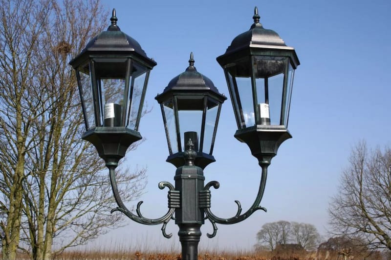Trädgårdslampa 3 armar 230 cm mörkgrön/svart aluminium - Grön - Belysning - Utomhusbelysning - Stolplyktor & grindlyktor