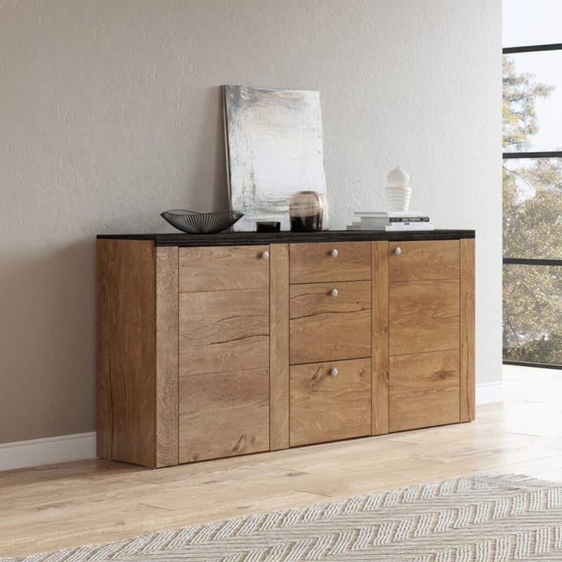 Sideboard Larona 2 Dörrar med 3 Lådor - Lefkas Ek - Förvaring - Förvaringsmöbler - Skänkar & sideboards