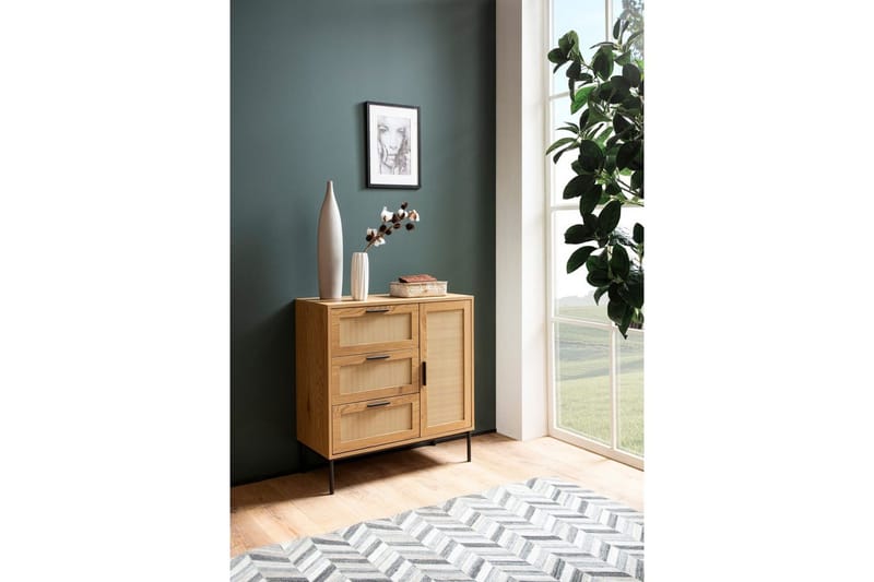 Sideboard Wohnling Melaminbelagd MDF-ekoptik, 3 lådor, 1 dörr med rottingfront Modern - Möbler - Vardagsrum - Soffbord & vardagsrumsbord - Sidobord & lampbord