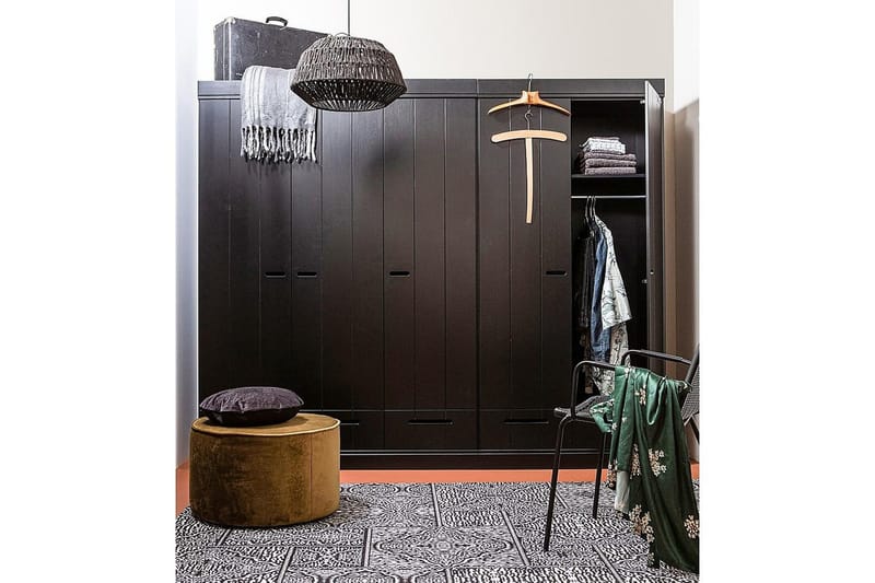 Varius Garderob 140x53 cm 3 Dörrer - Furu/Svart - F örvaring - Sko- & klädförvaring - Garderober & garderobssystem