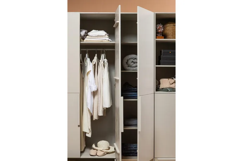 Garderob Pure 3 dörrar - 3 dörrar - Förvaring - Skåp - Garderobsskåp
