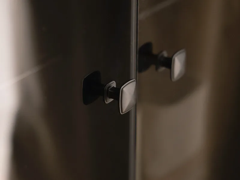 Lorvenn Vitrinskåp 54x182 cm - Brun/Svart - Förvaring - Skåp - Vitrinskåp