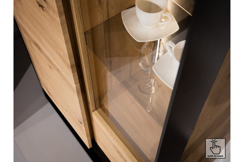 Quant Vitrinskåp 41 cm djup 110 cm bred 140 cm hög Trä - Ek/Svart - Förvaring - Skåp - Vitrinskåp