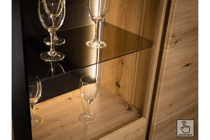 Quant Vitrinskåp 41 cm djup 110 cm bred 140 cm hög Trä - Ek/Svart - Förvaring - Skåp - Vitrinskåp