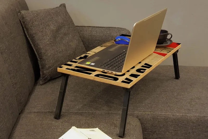 Bourdeau Laptopställ 25 cm - Trä/natur/Svart - Förvaring - Småförvaring - Förvaringsställ - Laptopställ