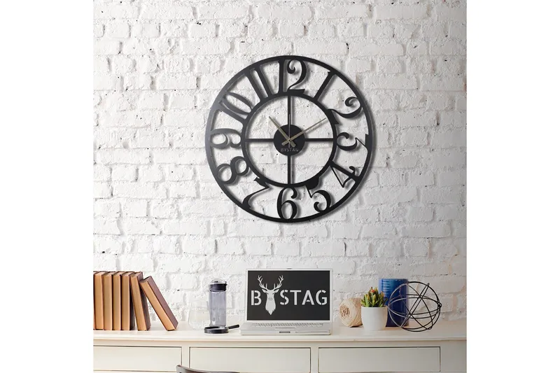 Dekorativ Metallväggklocka - Svart - Inredning & dekor - Dekor & inredningsdetaljer