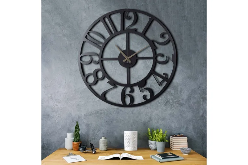 Dekorativ Metallväggklocka - Svart - Inredning & dekor - Dekor & inredningsdetaljer