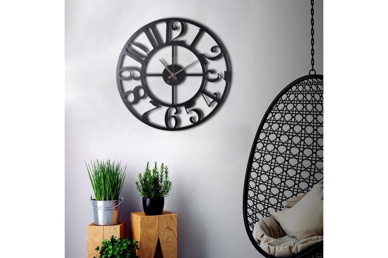 DEKORATIV Metallväggklocka - Inredning & dekor - Dekor & inredningsdetaljer