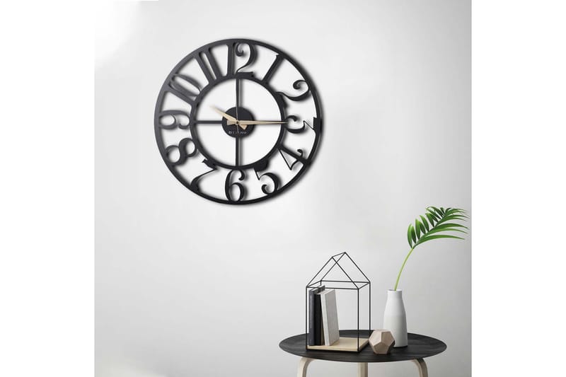 DEKORATIV Metallväggklocka - Inredning & dekor - Dekor & inredningsdetaljer