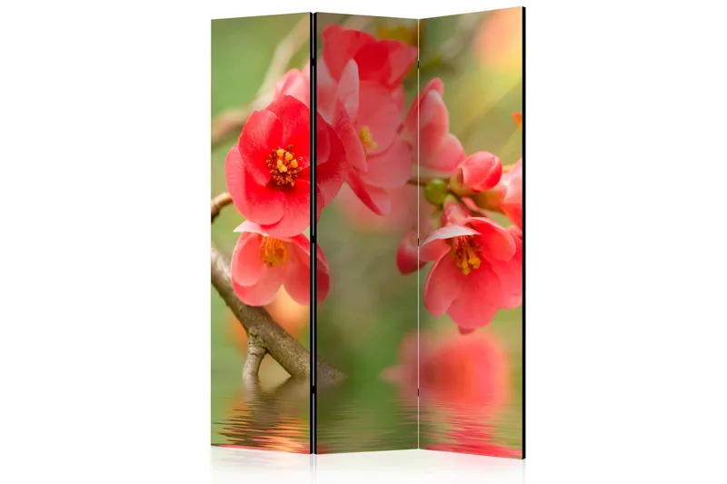 Rumsavdelare - Azalea reflected in the water 135x172, Artgeist sp. z o. o.
