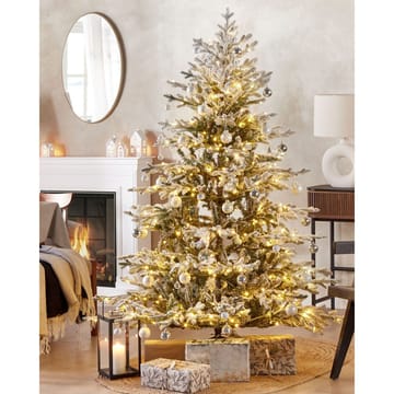 Konstgjord Snöig Julgran Brisco - 131x115x180 cm - Inredning & dekor - Julpynt & helgdekoration - Julpynt & juldekoration - Plastgran