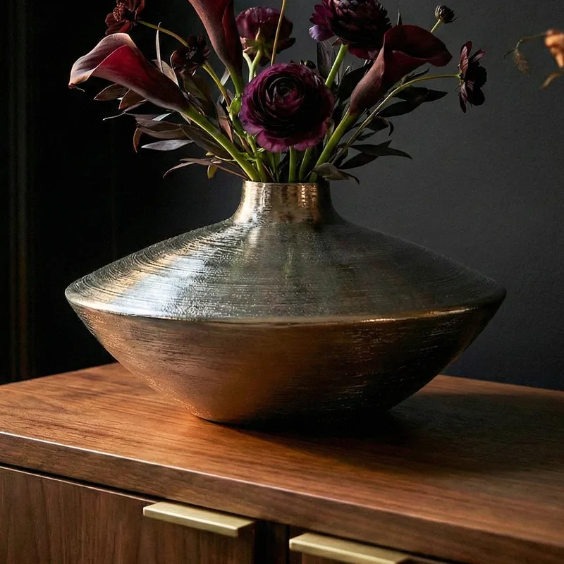 Helin Bordsvas 35 cm i aluminium - Silver - Inredning & dekor - Dekor & inredningsdetaljer