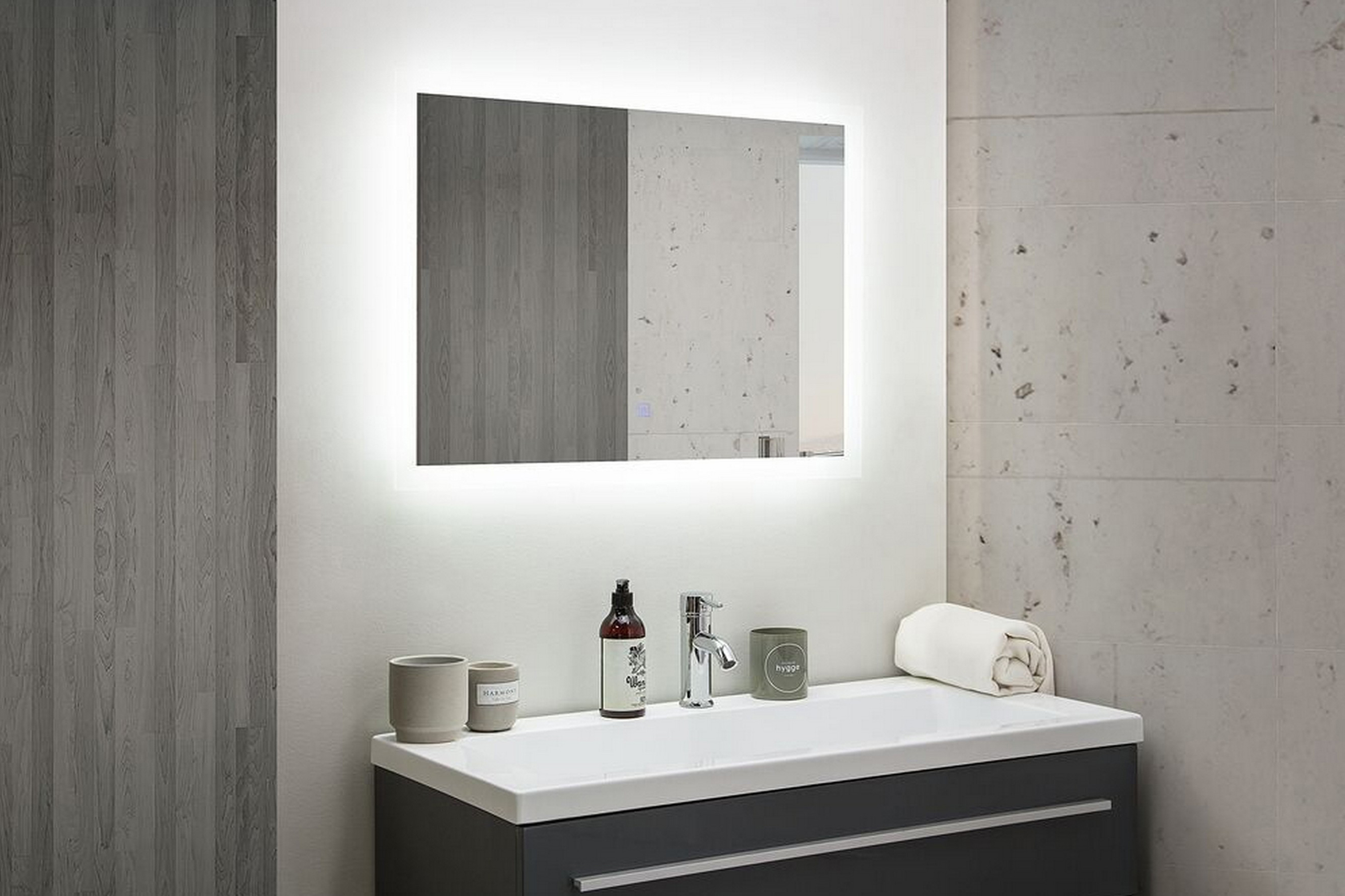 BOQUIO Spegel LED 60×80 cm Silver –