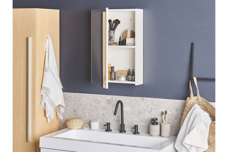 Carmenes Badrumsskåp 40 cm med Spegel - Vit - Inredning & dekor - Speglar - Spegelmöbler - Spegelskåp