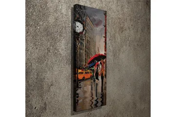 Canvastavla 30x80 cm - Livlig stadsscen med människor som går under paraplyer i regnet - Röd / Gul / Grå - Inredning & dekor - Tavlor & konst - Canvastavla