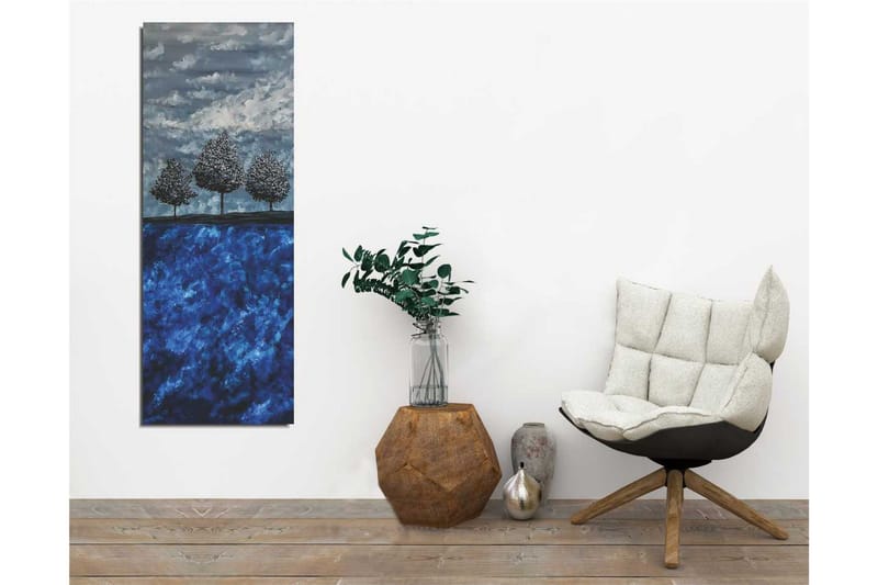 Canvastavla 30x80 cm - Tre stiliserade träd mot en blå bakgrund - Mörkblå / Ljusblå / Grå - Inredning & dekor - Tavlor & konst - Canvastavla