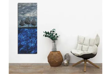 Canvastavla 30x80 cm - Tre stiliserade träd mot en blå bakgrund - Mörkblå / Ljusblå / Grå - Inredning & dekor - Tavlor & konst - Canvastavla
