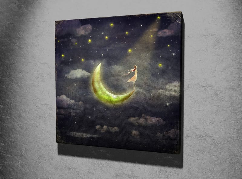 Canvastavla 45x45 cm - Drömlik scen med en kvinna som står på en måne i stjärnklara natten - Mörkblå / Grön / Vit - Inredning & dekor - Tavlor & konst - Canvastavla