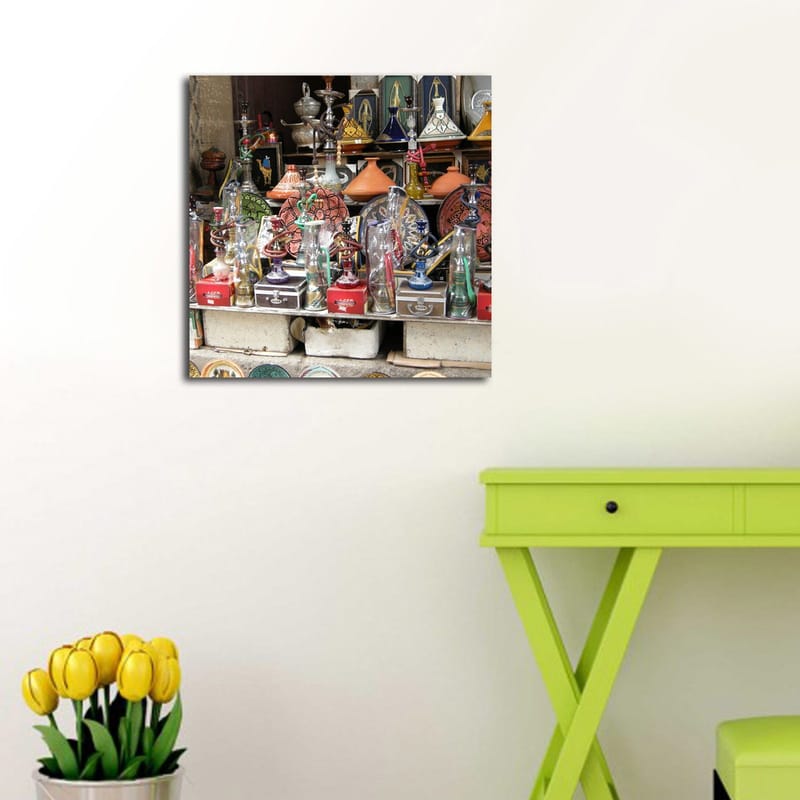 Canvastavla 45x45 cm - Färgglada hantverk och dekorativa föremål i en marknadsställning - Röd / Grön / Orange - Inredning & dekor - Tavlor & konst - Canvastavla