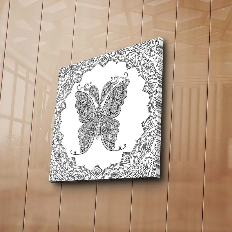 Canvastavla 45x45 cm - Intrikat mönster av en fjäril omgiven av dekorativa detaljer - Svart / Vitt - Inredning & dekor - Tavlor & konst - Canvastavla