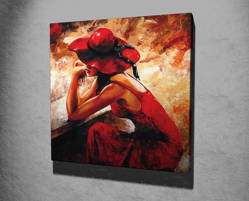 Canvastavla 45x45 cm - Kvinna i röd klänning med röd hatt som lutar sig mot en bänk - Röd / Beige / Svart - Inredning & dekor - Tavlor & konst - Canvastavla