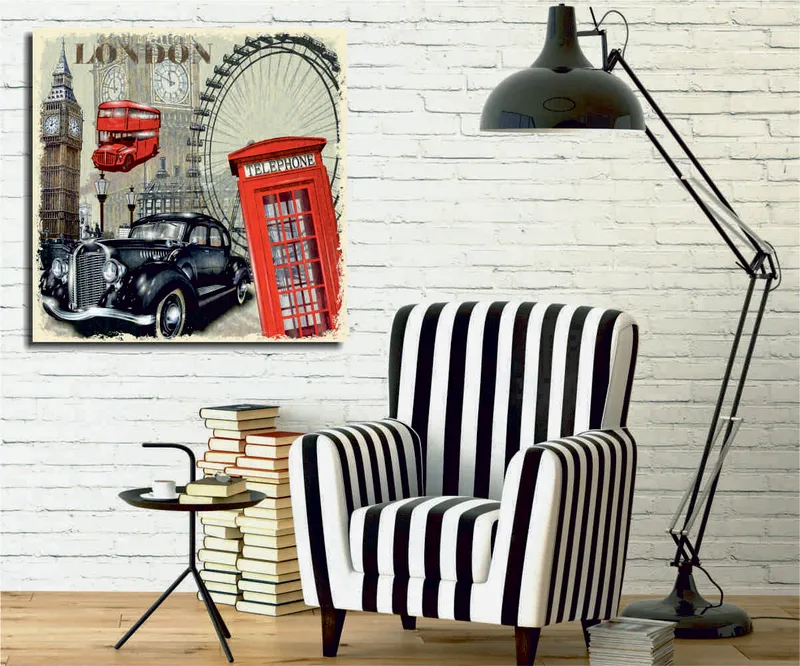 Canvastavla 45x45 cm - London-inspirerad stadsscen med en röd telefonkiosk och en klassisk bil - Röd / Svart / Beige - Inredning & dekor - Tavlor & konst - Canvastavla