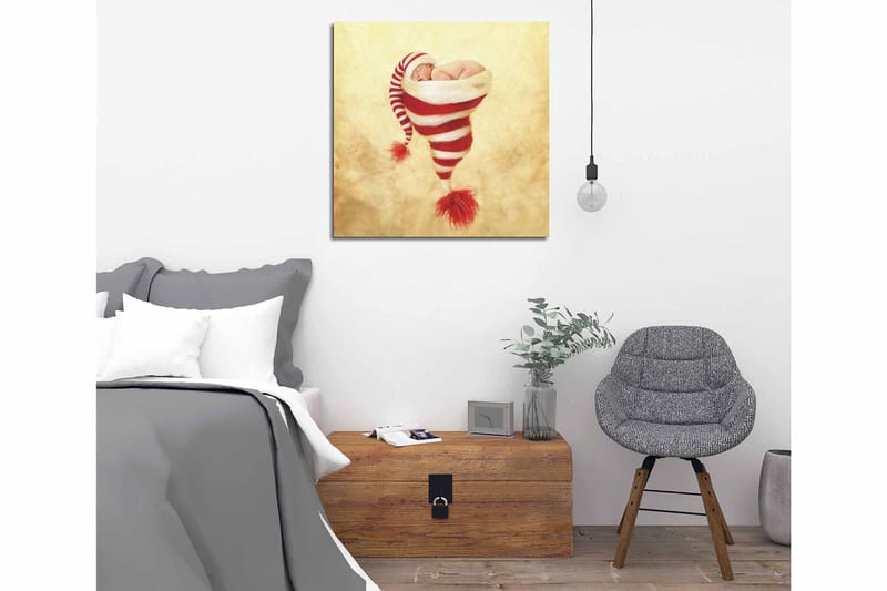 Canvastavla 45x45 cm - Nyfödd baby i en julig mössa med röd-vita ränder - Röd / Vit / Beige - Inredning & dekor - Tavlor & konst - Canvastavla