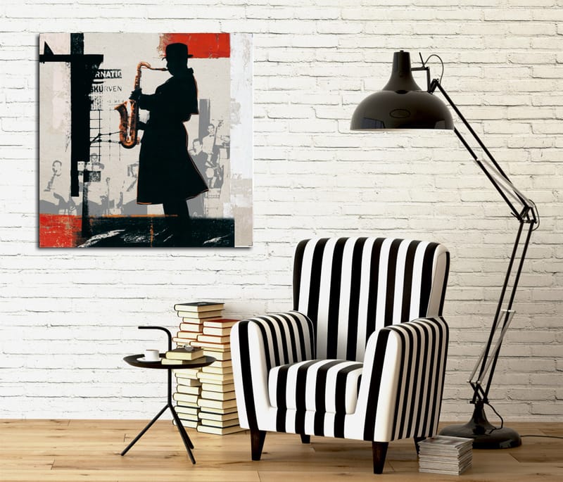 Canvastavla 45x45 cm - Silhuett av en saxofonist i en urban miljö, Svart / Röd / Beige