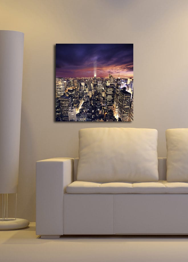 Canvastavla 45x45 cm - Storslagen vy över en stad i skymning med glittrande ljus - Mörkblå / Lila / Guld - Inredning & dekor - Tavlor & konst - Canvastavla