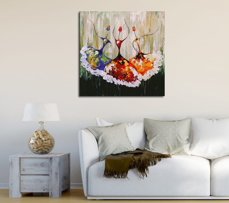 Canvastavla 45x45 cm - Tre stiliserade dansare i färgglada klänningar - Röd / Blå / Orange - Inredning & dekor - Tavlor & konst - Canvastavla