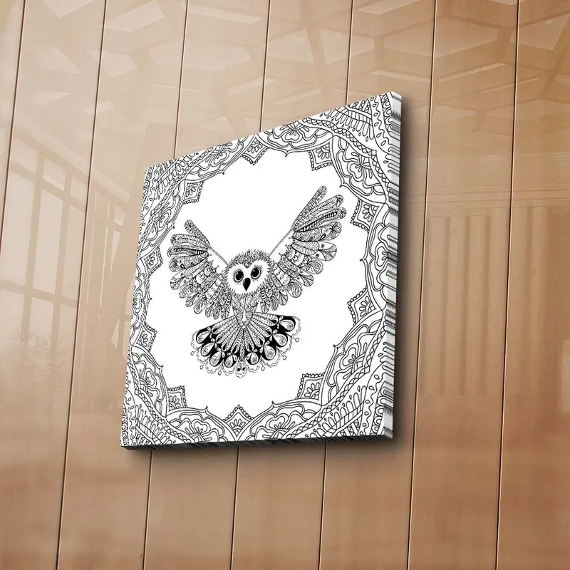 Canvastavla 45x45 cm - Uggla med utsträckta vingar i detaljrik ram - Svart / Vitt - Inredning & dekor - Tavlor & konst - Canvastavla