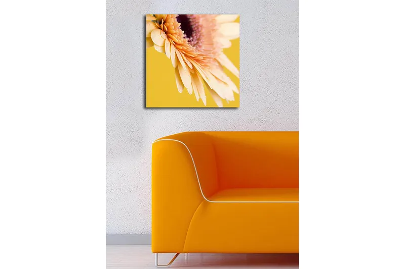 Canvastavla 45x45 cm - Vacker blomma med ljusa kronblad och droppar av vatten - Ljusrosa / Gul / Lila - Inredning & dekor - Tavlor & konst - Canvastavla