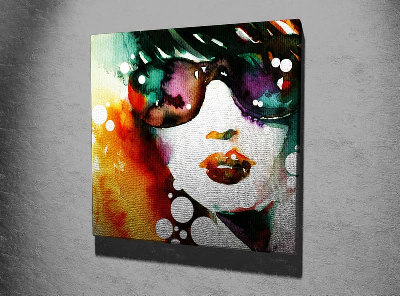 Canvastavla 45x45 cm - Porträtt av en kvinna med solglasögon och färgglad bakgrund - Grön / Orange / Lila - Inredning & dekor - Tavlor & konst - Canvastavla
